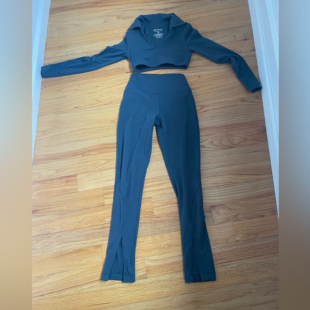 Set Active activewear set. Crop top and legging bottoms. Sold as a set.